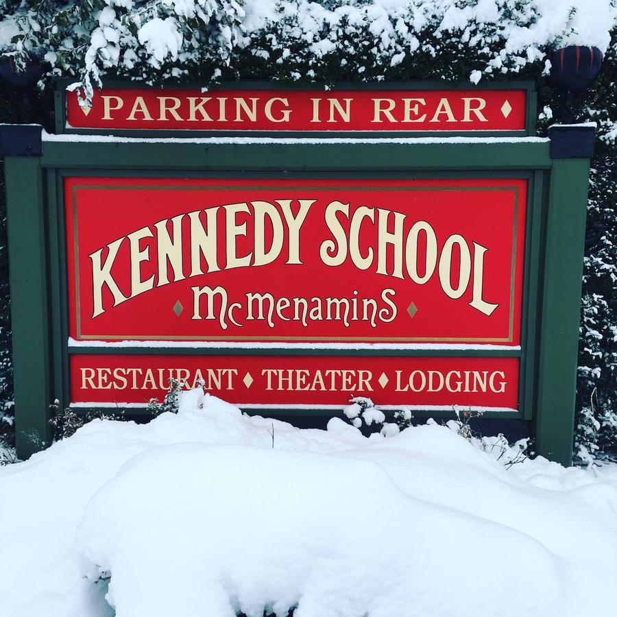 Отель Mcmenamins Kennedy School Портленд Экстерьер фото